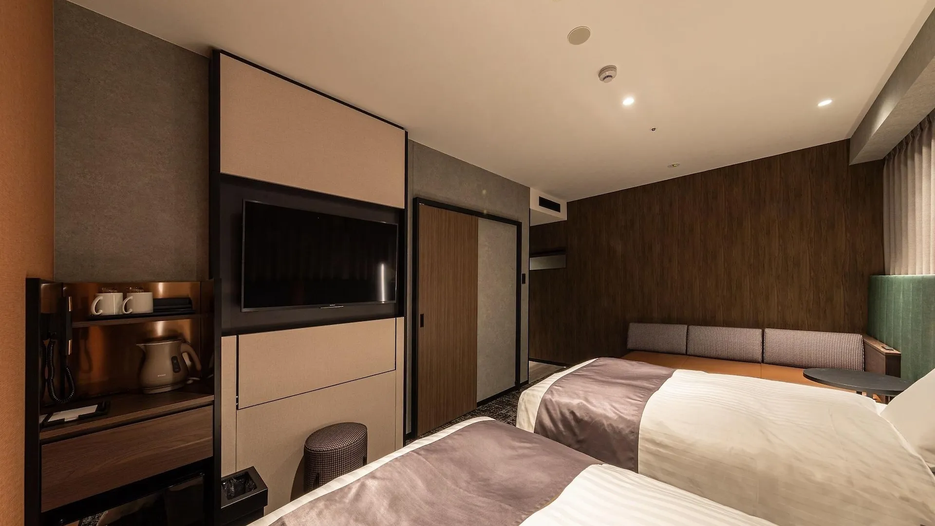 Kobe Plaza Hotel 4*,